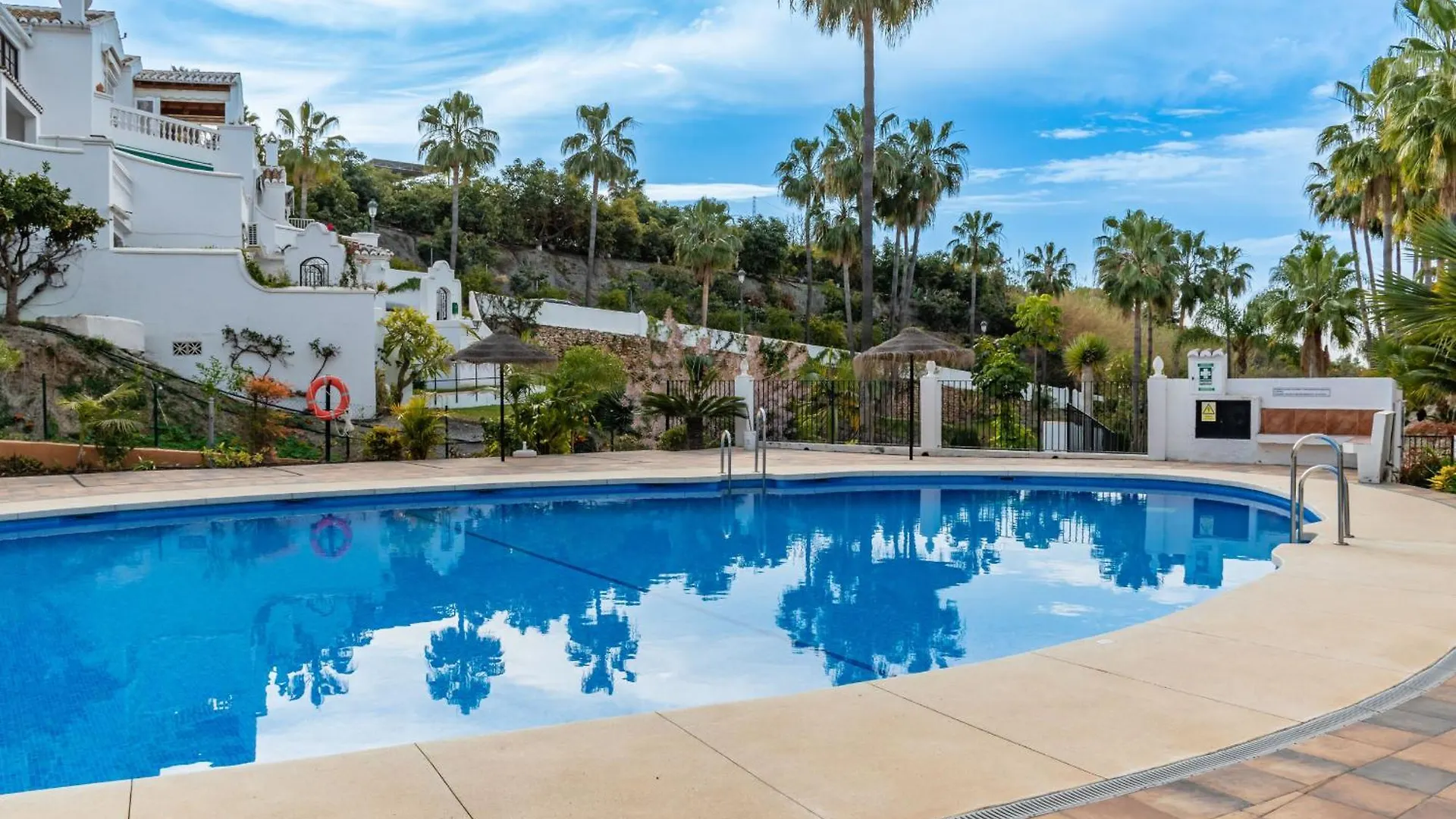 Las Palmas 8B Oasis Properties Nerja Apartment